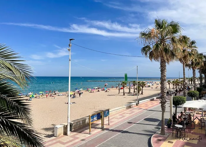 Maravillosas Vistas A La Bonita Playa De Campello.