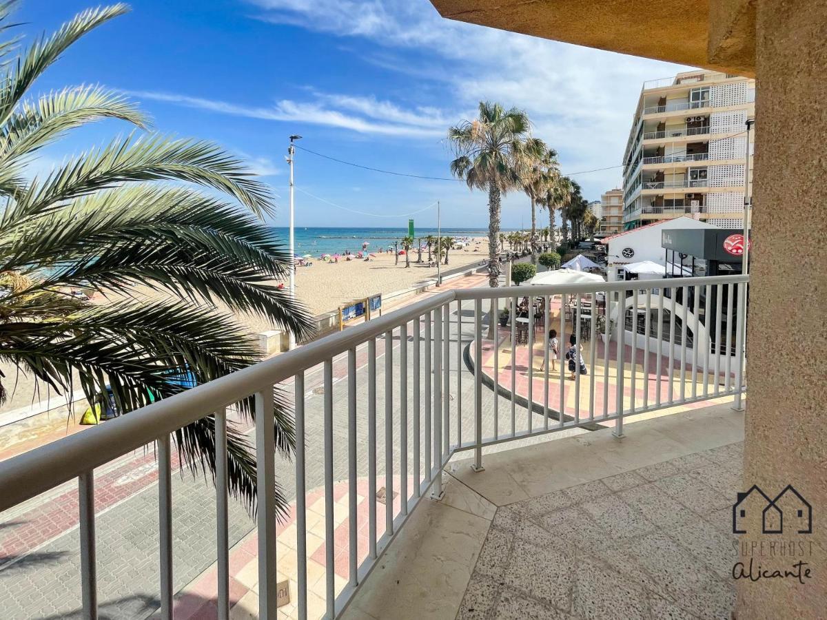 Maravillosas Vistas A La Bonita Playa De Campello.